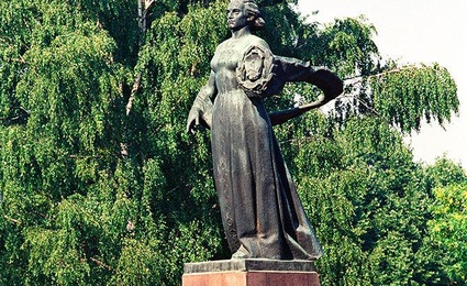 Монумент Мать-Россия